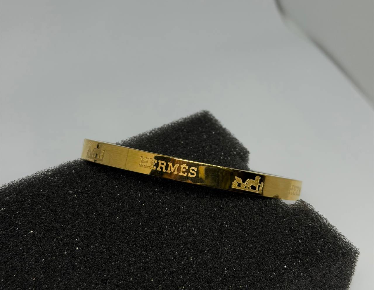 Hermès Heritage Emblem Bracelet