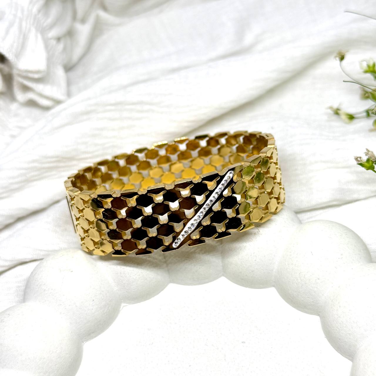 The Hexa Royale Mesh Bracelet