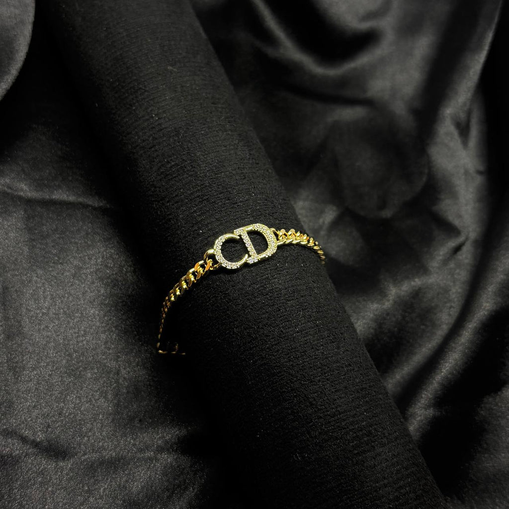 The Royale Signature Chain