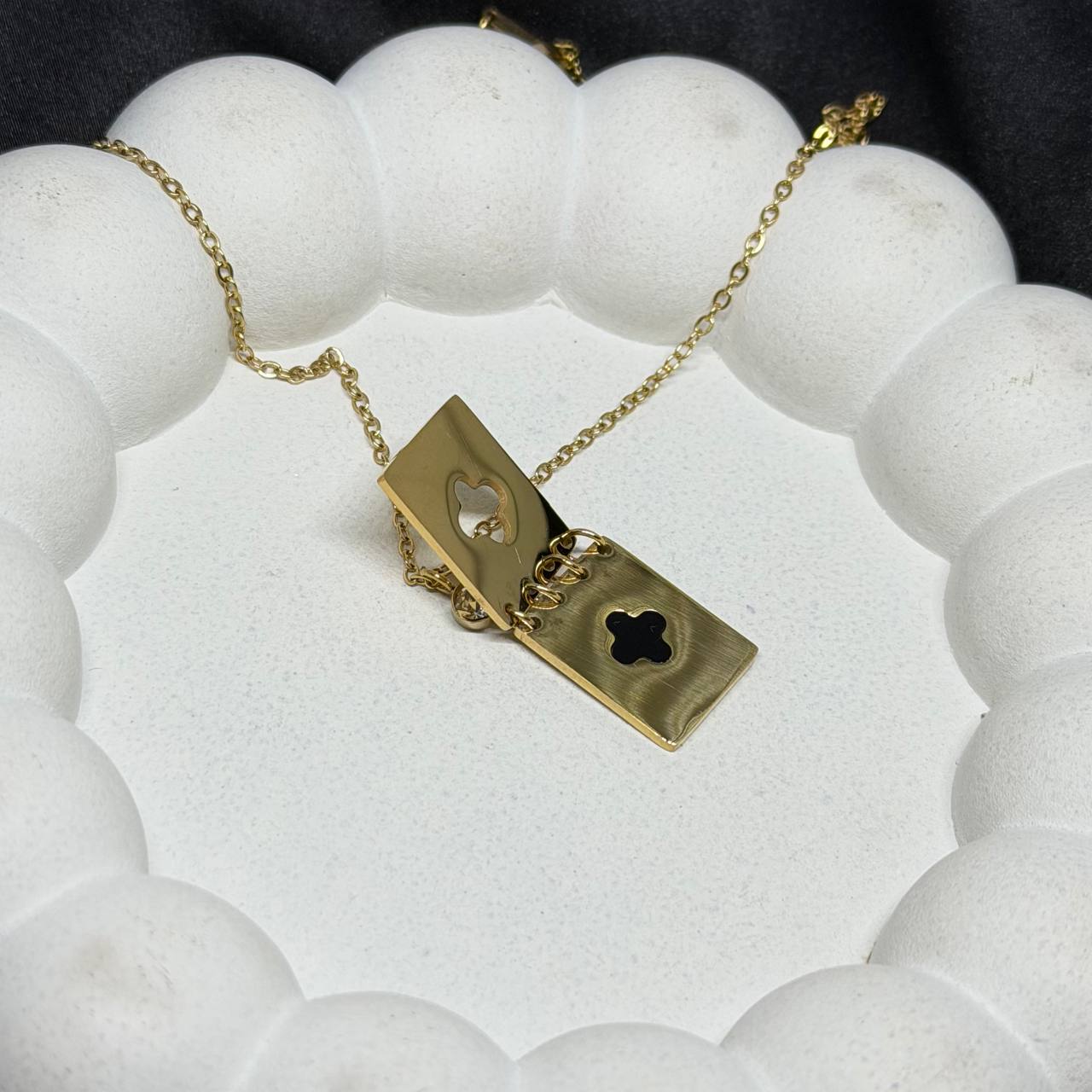 Golden Memoire Openable Locket Necklace