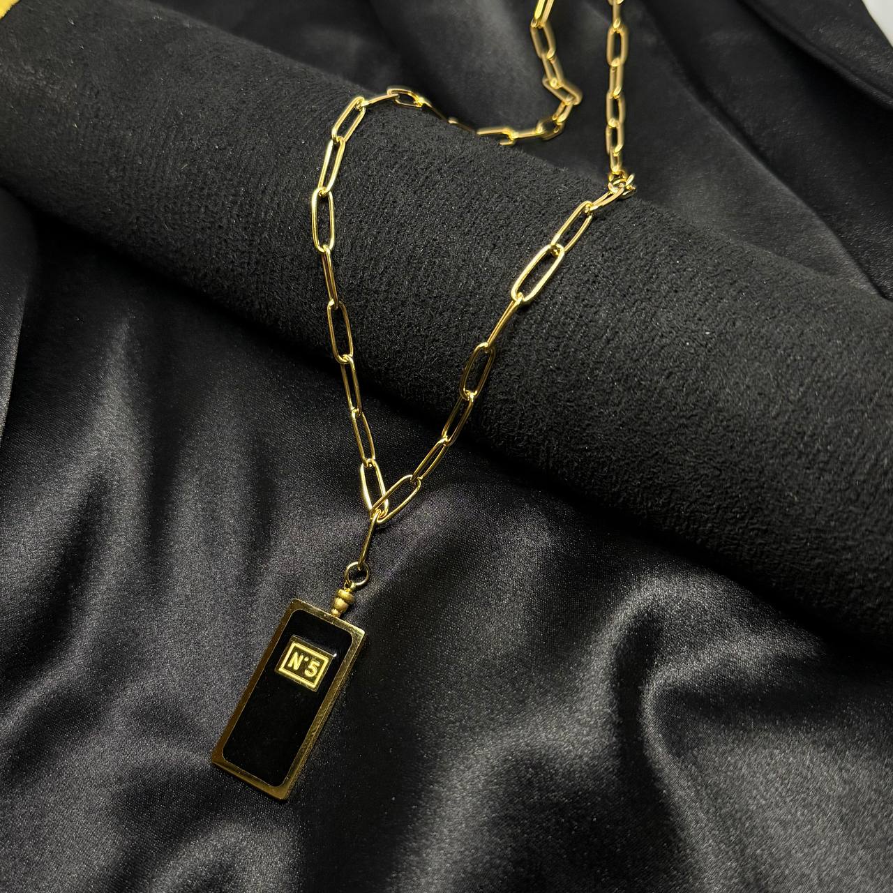 Classic Link Chain Black Pendant Necklace
