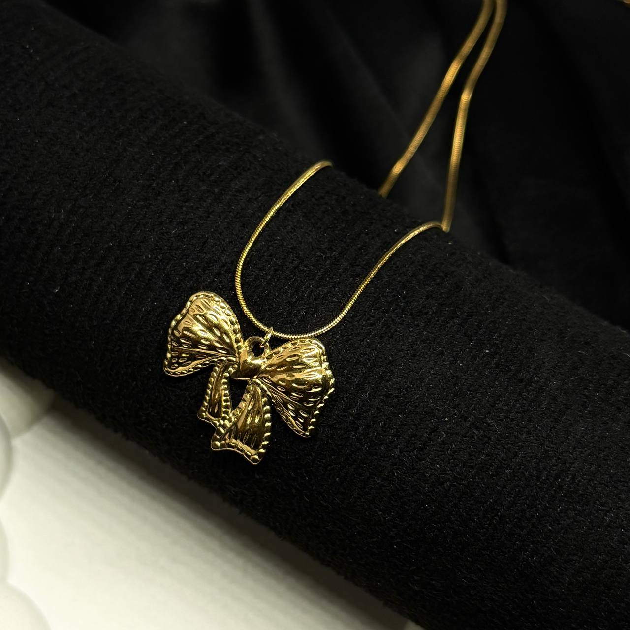 Golden Bow Elegance Necklace