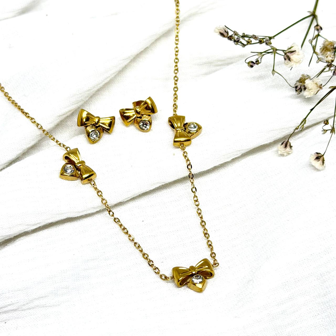 The Bow & Heart Solitaire Set