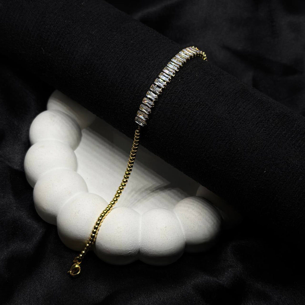 The Golden Radiance Bar Bracelet