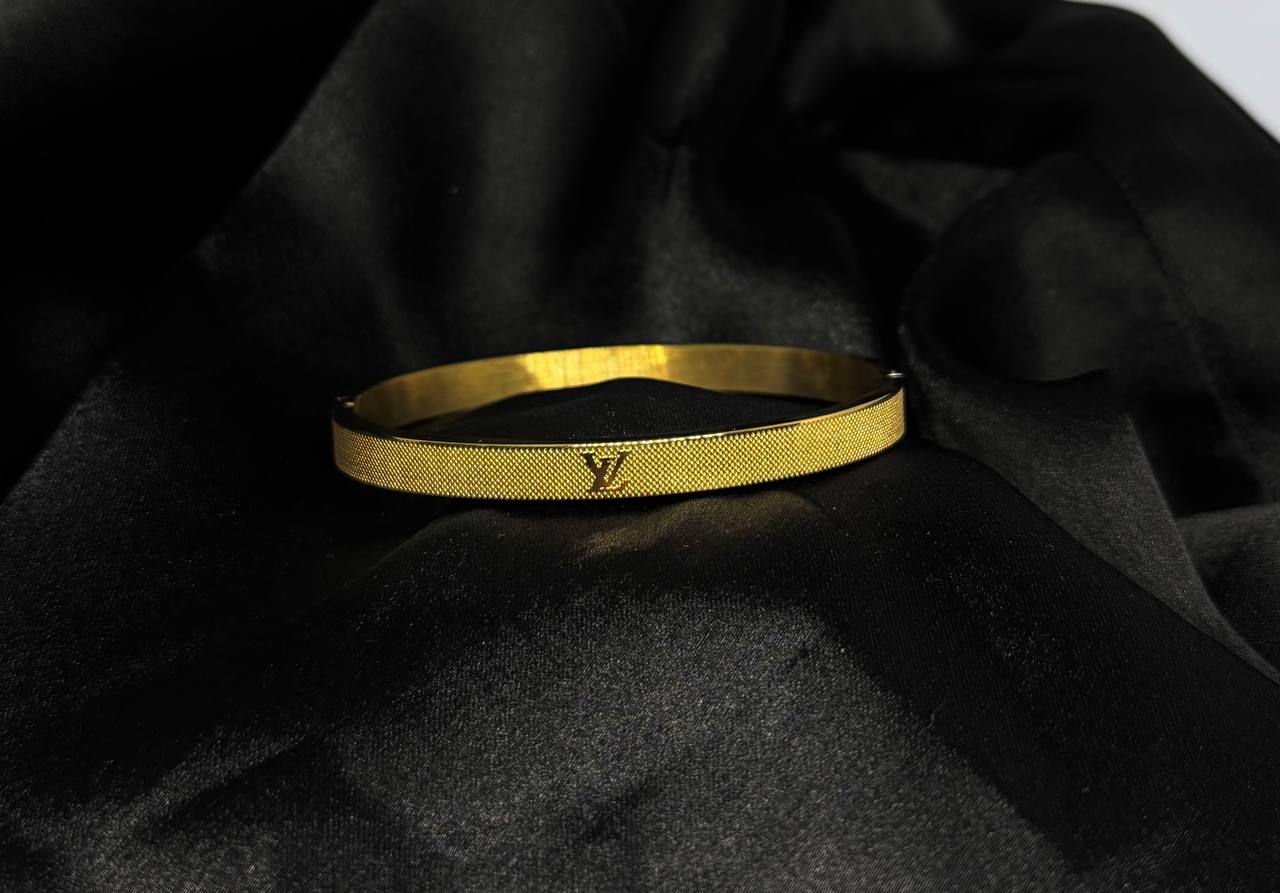 Louis Vuitton Minimal LV Bracelet