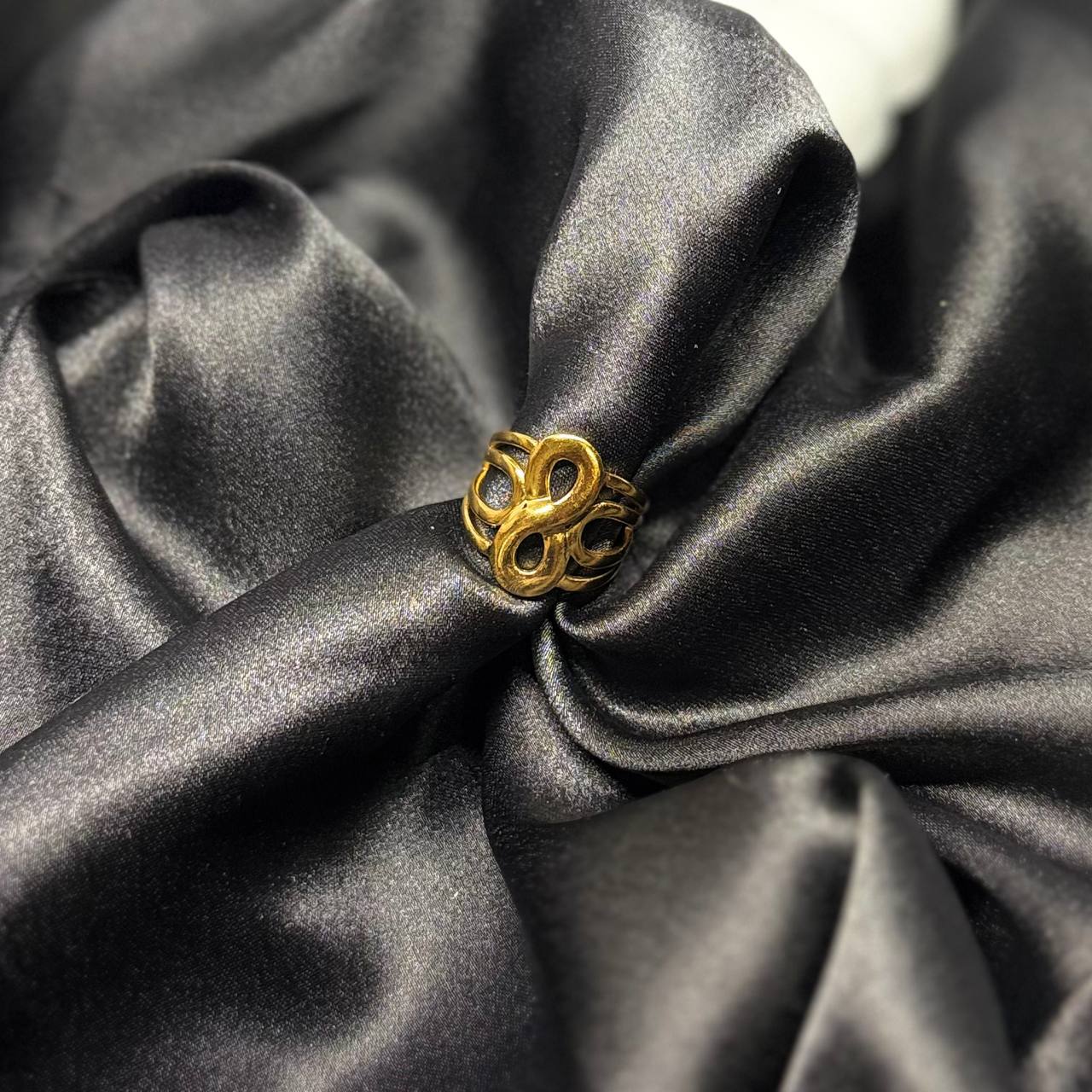 The Eternal Infinity Knot Ring