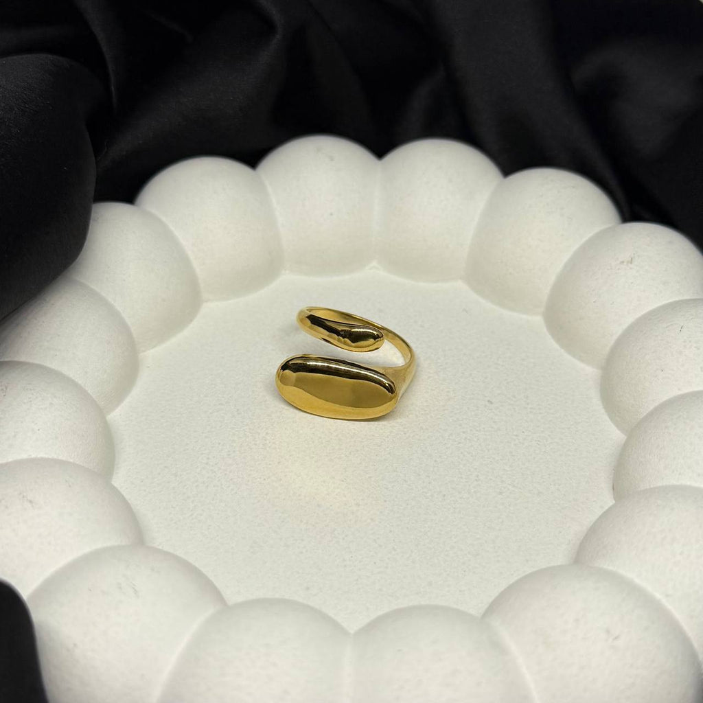 The Minimalist Oval Wrap Ring
