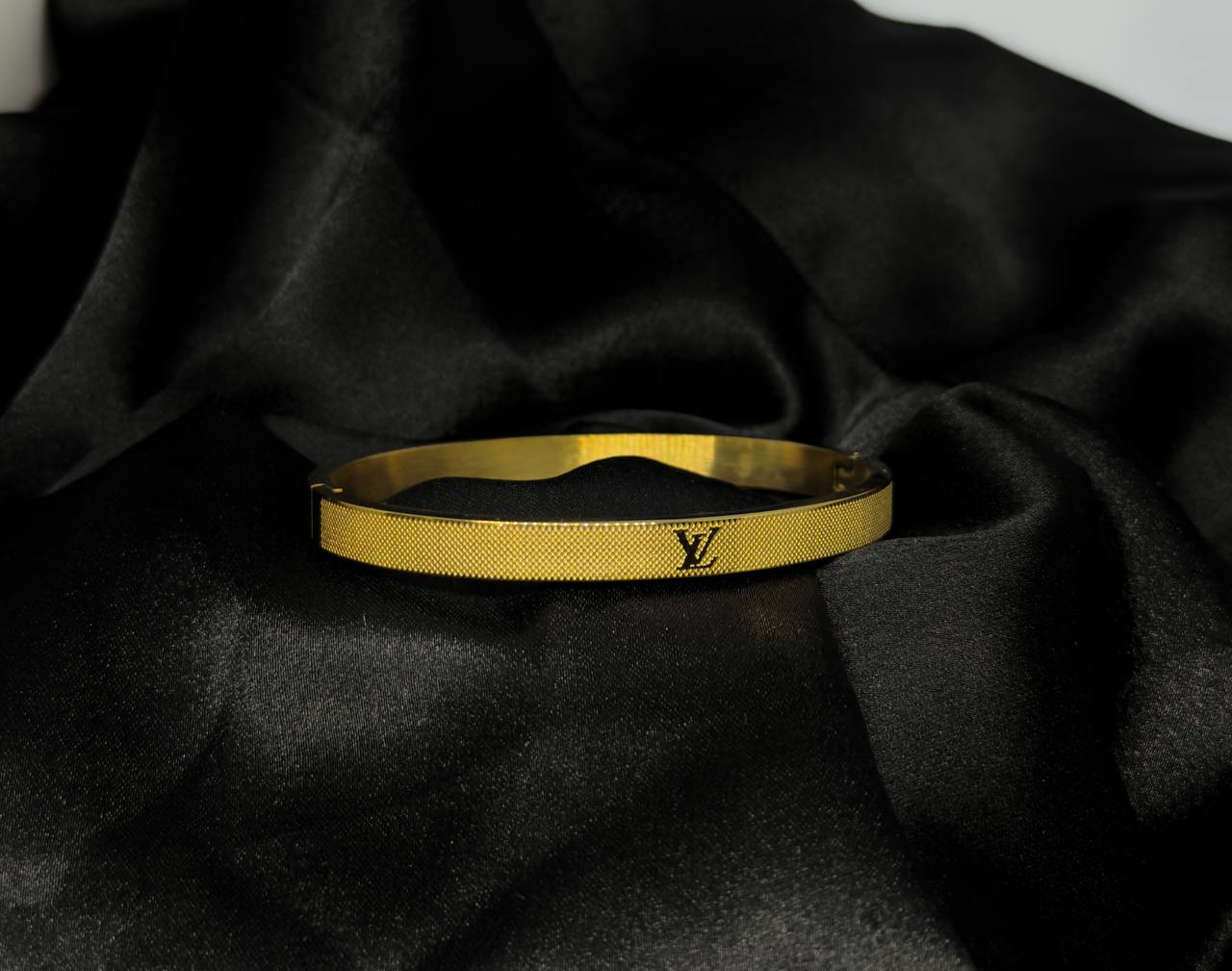 Louis Vuitton Minimal LV Bracelet