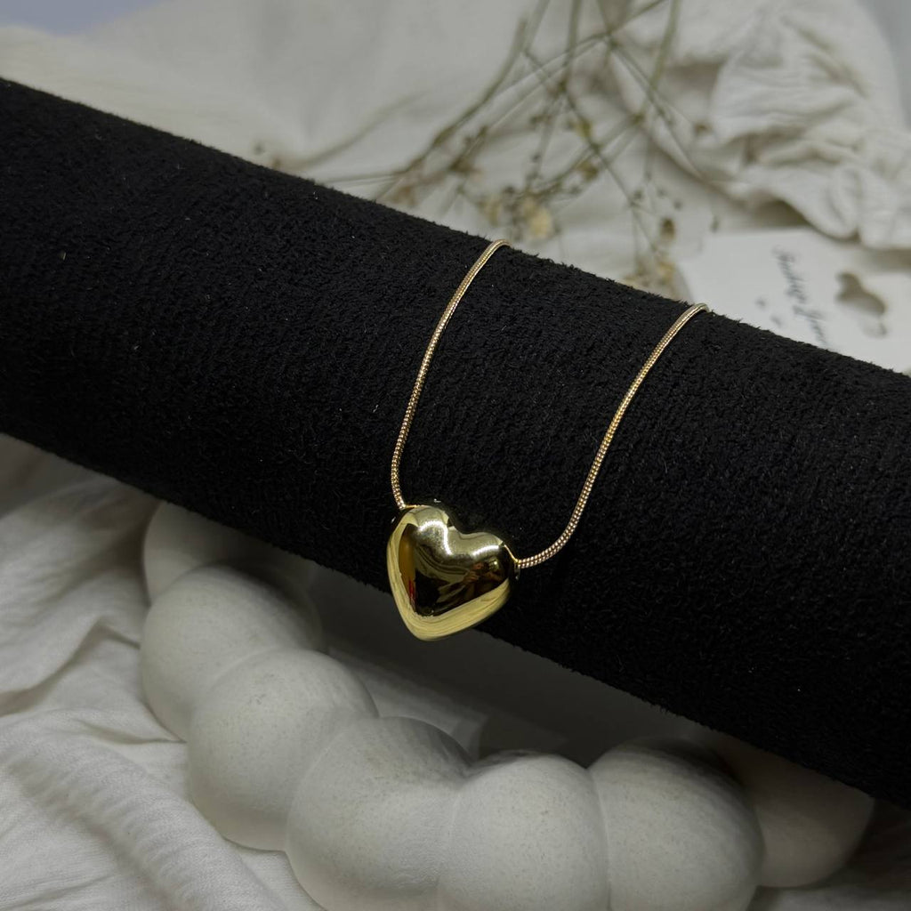 Minimal Gold Heart Pendant Necklace