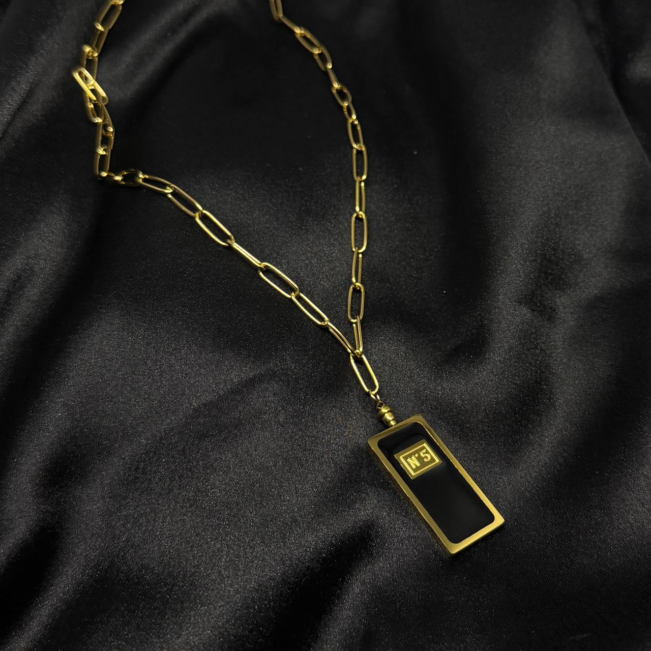 Classic Link Chain Black Pendant Necklace