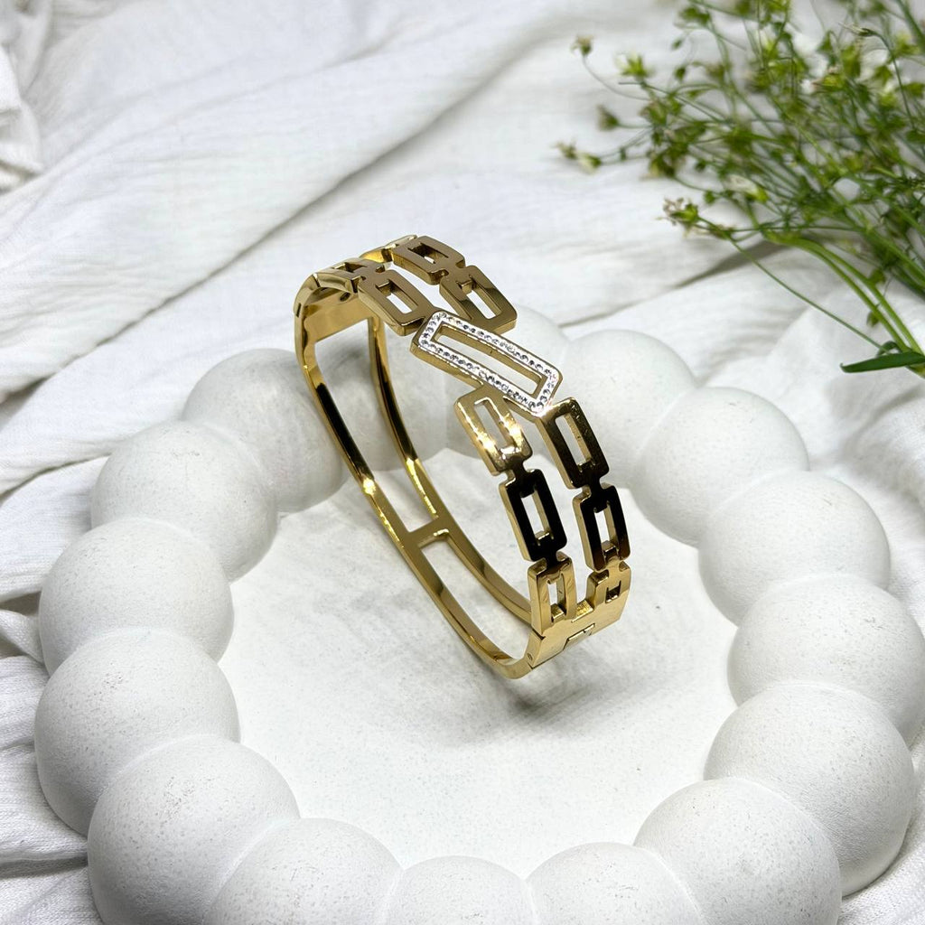 The Sovereign Frame Diamond-Line Bracelet