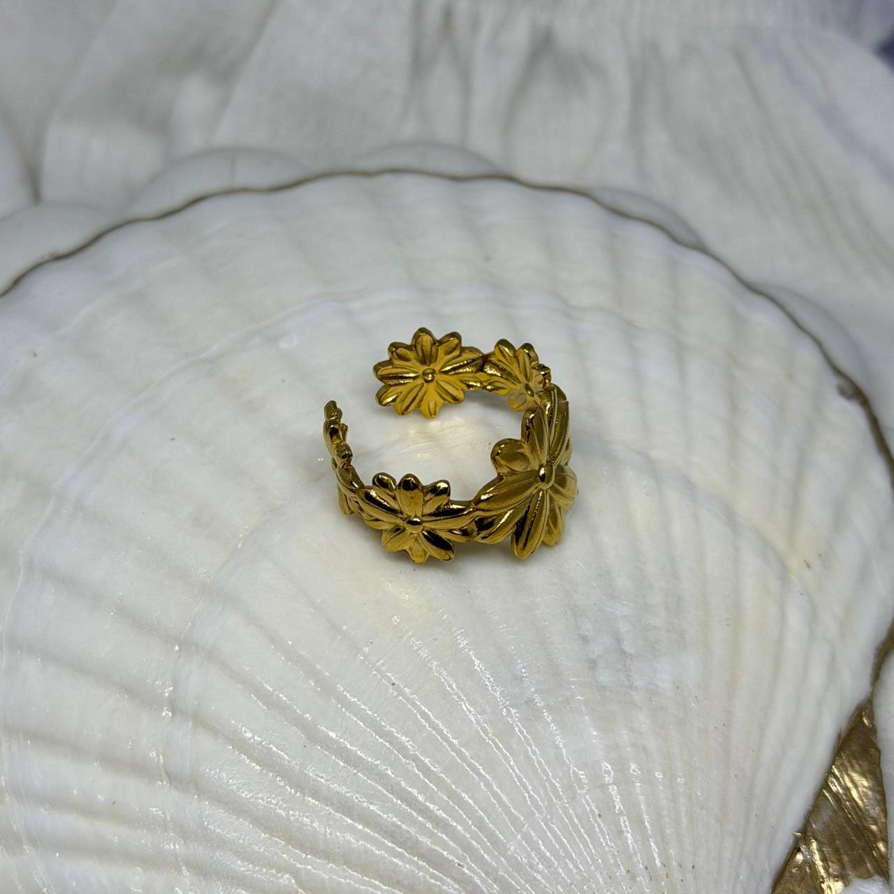 Daisy Chain Garland Ring