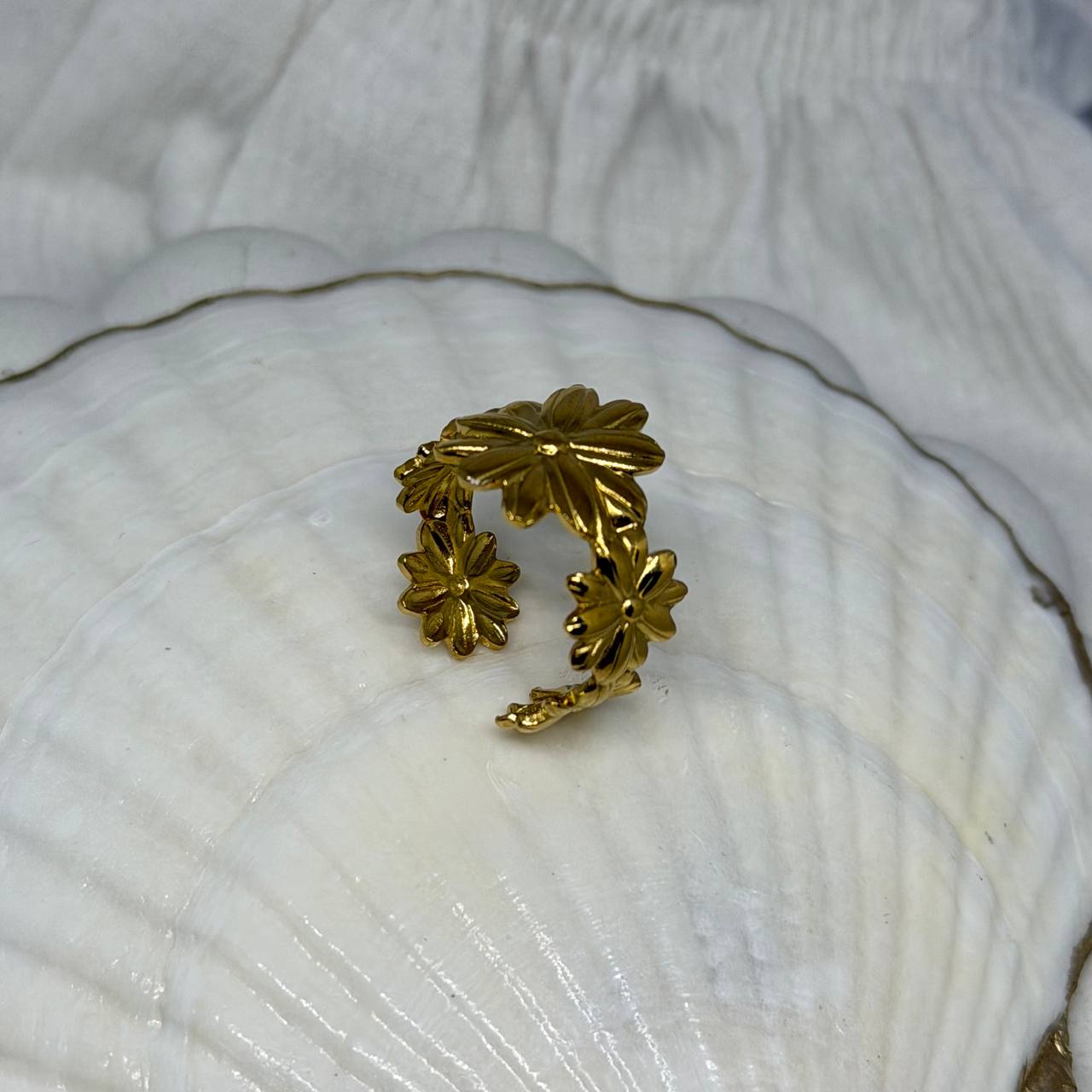Daisy Chain Garland Ring