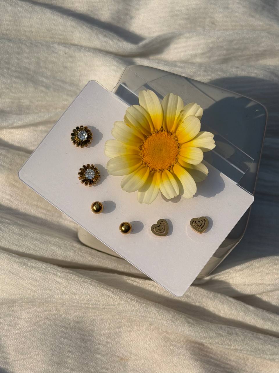 Daisy Flower & Heart Golden Studs