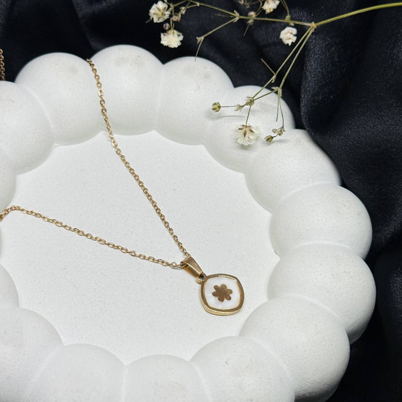 Ivory Clover Frame Necklace