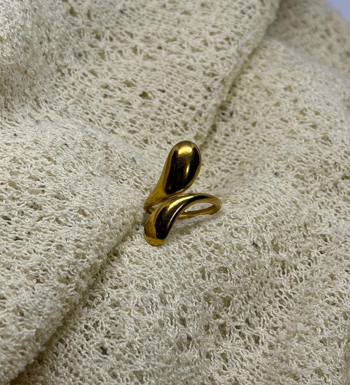 Ethereal Twist Ring